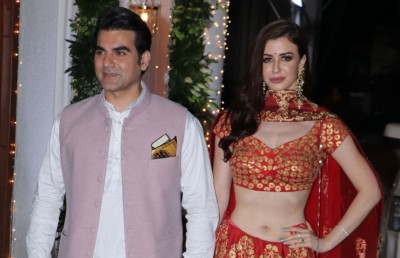 އަރްބާޒް ހާންގެ ބިދޭސީ ލޯބިވެރިޔާ އަށް ވެބް ސީރީޒެއް