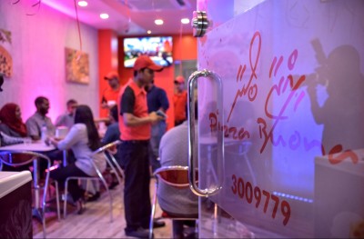 ޕިއްޒާ ޑެލިވާކުރާ މުވައްޒަފަކަށް ހަމަލާދީ ފޭރިގެންފި