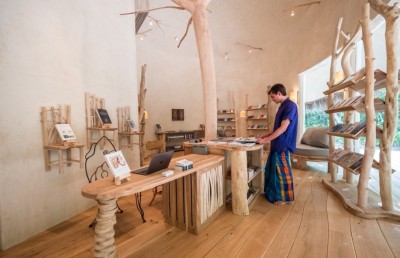 ސޮނެވާފުށިން އަނެއްކާ ވެސް ބުކް ސެލާއެއް ހޯދަނީ