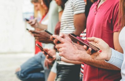 ކޮންމެ 10 މީހަކުން ހަތް މީހަކަށް ފޯނާ ނުލައި ނޫޅެވޭ