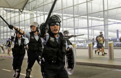 އެއާޕޯޓުގައި މުޒާހަރާ ކުރެވުނީތީވެ މައާފަށް އެދިއްޖެ