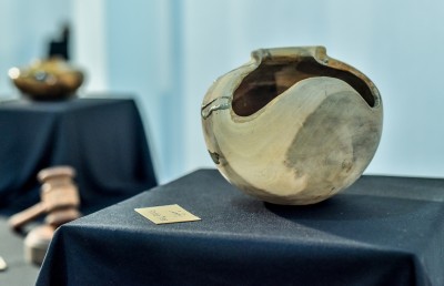 އަޒްމީގެ ހަނދާނުގައި އޭނާގެ ފުރިހަމަ މަސައްކަތްތައް