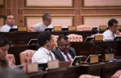 ސުޕްރީމް ކޯޓަށް އަންހެން ފަނޑިޔާރުން ގެންނަން ގިނަ މެންބަރުން ތާއީދު