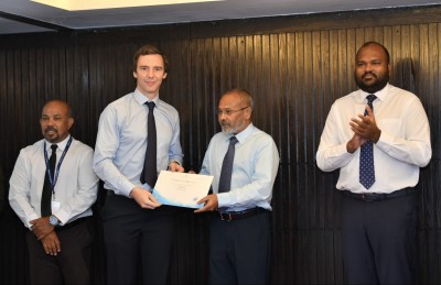 ޓޫރިޒަމް ދުވަސް ފާހަގަކުރަން ދުނިޔޭގެ ރެކޯޑެއް ހަދަނީ