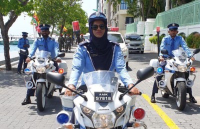 ފުލުހުންގެ މޮޓޯކޭޑުގައި ފުރަތަމަ ފަހަރަށް އަންހެން ފުލުހެއް!