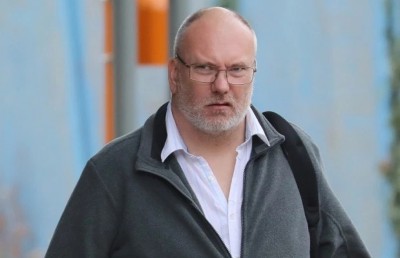 ޖޭމްސް ބޮންޑް ސްޓޫޑިއޯގެ ފާހާނާގައި ސިއްރު ކެމެރާ ހަރުކުރި މީހަކު ޖަލަށް