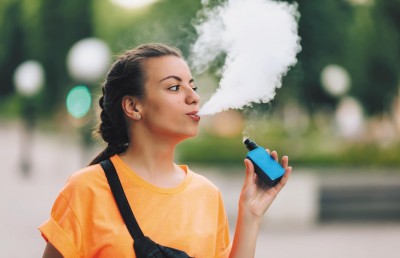 ވޭޕިންއާ އެކު ފެތުރެނީ ލިޕޮއިޑް ނިއުމޯނިއާ