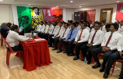 ޖޭޕީގެ ސޮއިކުރާ ހަފުލާތަކުން ޕާޓީގެ އިސް ސަފު ގެއްލިއްޖެ!