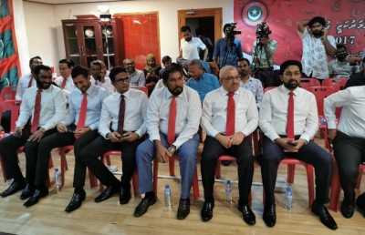 ޖޭޕީގެ ސޮއިކުރާ ހަފުލާތަކުން ޕާޓީގެ އިސް ސަފު ގެއްލިއްޖެ!