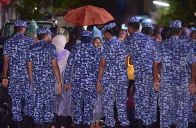 އަނިޔާކުރި ފުލުހުން ޑީމޯޓުކުރުމުން މައްސަލަ އިސްތިއުނާފަށް ހުށަހަޅައިފި