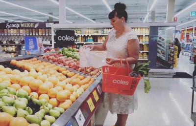 އަބަދު ވެޑިން ޑްރެސް ލައިގެން އުޅޭ މީހެއް