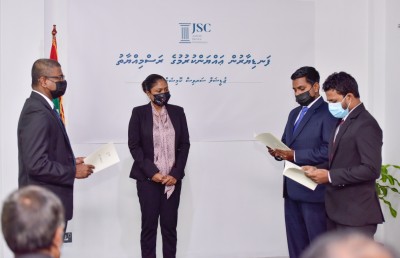 ކްރިމިނަލް ކޯޓުގެ ފަނޑިޔާރު ކަމަށް ކުރިމަތިލާން ހުޅުވާލައިފި