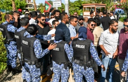 ދިވެހި ސަރުކާރާ ދެކޮޅަށް ލަންކާގެ މީހުން ކުރަން އުޅުނު މުޒާހަރާ ހުއްޓުވައިފި