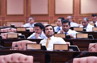 ރަށްރަށުގެ މެމްބަރުން ހުޅުމާލެއިން ގޯތި ހޯދަން ނޫޅޭތި: ބޮންޑޭ