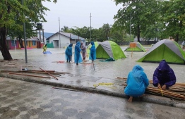 ފެންބޮޑުވުމުގެ ސަބަބުން އައްޑޫގެ ބައެއް ގެތަކުން މީހުން ހުސްކޮށްފި