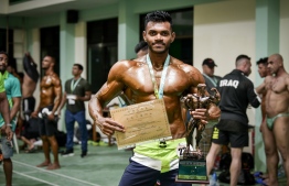 ރީތި ހަށިގަނޑެއް ހޯދަން އަޒުނީންގެ ނުގުޑި އަޒުމް