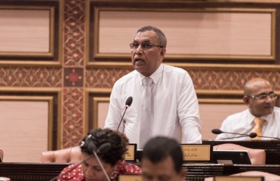 ކުންފުނިތަކުގެ ވެރިންގެ ދަތުރުތައް ގިނަވުމުން ހުސެއިންގެ ނުރުހުން: "ތިއީ ބޮޑުވަރު"!