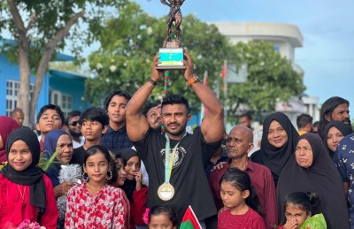 ރަން މެޑައްޔާއެކު އަޒްނީން ވިލިނގިއްޔަށް ދިއުމުން ހޫނު މަރުހަބާއެއް ކިޔައިފި