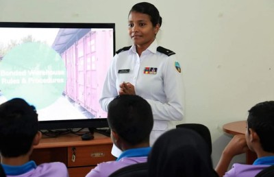 ހުސީ، އެތައް މެސެޖެއް ދެމުން ވަޒީފާއާ ދުރަށް!