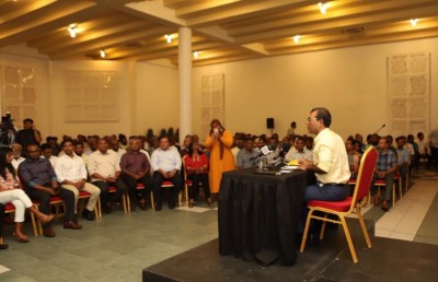 ނަޝީދުގެ ބައްދަލުވުމަށް ވަޒީރުން ވަޑައެއްނުގަންނަވާ!