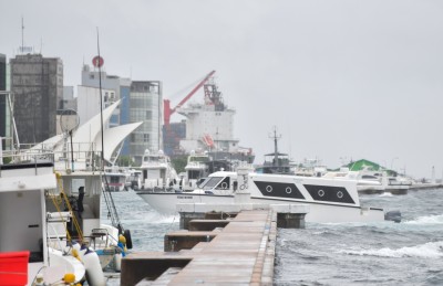 ޗުއްޓީ ނިމެނީ، ޝަކުވާ ބޮޑު، މިނިސްޓްރީ ހިމޭނުން!