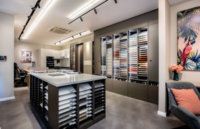 ބަދިގެ ކަބަޑުސެޓް ކަސްޓަމައިޒްކޮށް ފޯރުކޮށްދޭ "ޒްބޮމް" ބްރޭންޑްގެ ޝޯރޫމެއް މާލޭގައި ހުޅުވައިފި