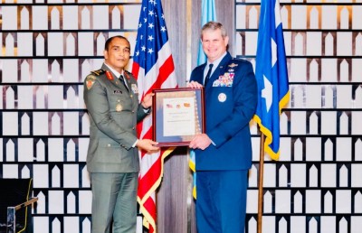 ޝަމާލަށް އެމެރިކާގެ ޑިފެންސް ޔުނިވާސިޓީގެ އެންމެ މަތީ ޝަރަފު