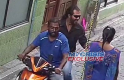 ބިދޭސީ އަންހެނެއްގެ ކަރުގައި އޮތް ފަށެއް ފޭރިގަތް މީހުން ކަމަށް ބުނާ ބައެއްގެ ފޮޓޯ އާންމުކޮށްފި!