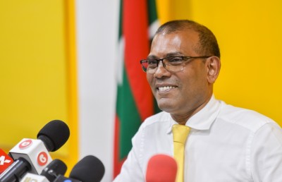 ހަތަރުގަނޑު ފޮޓޯއިން ދިފާއު ވާން ނަޝީދުގެ ވާހަކަ އެހެން ދިމާއަކަށް!