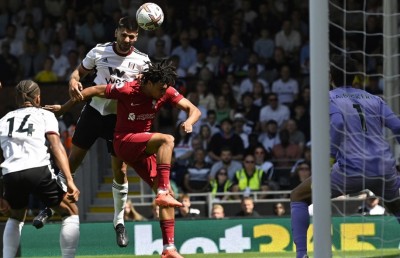 ނޫނޭޒް ބެންޗުން އަރައި ފުލަމް އަތުން ލިވަޕޫލް ސަލާމަތް ކޮށްދީފި