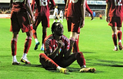 އިނގިރޭސި ލީގު ކަޕް: ހަތަރު ވަނަ ޑިވިޝަނުގެ ޓީމަކުން ފުލަމް ކަޓުވާލައިފި