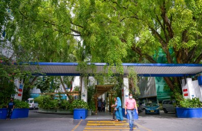 ފިރިހެނެއްގެ ކަރަށް ވަޅިހަރައި ޒަހަމްކޮށްލައިފި