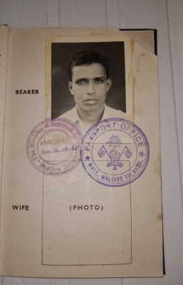 މިނިވަން ދިވެހިރާއްޖޭގެ ފުރަތަމަ ޕާސްޕޯޓް ލިބިވަޑައިގަތް ހުސެން މަނިކު އަވަހާރަވެއްޖެ