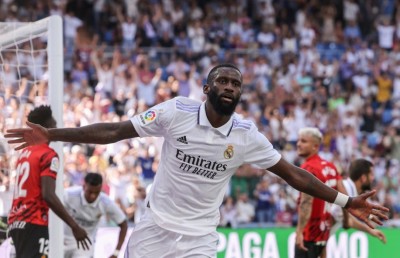 ފަހަތުން އަރައި މަޔޯކާ ބަލިކޮށް ރެއާލްގެ ރެކޯޑް ދަމަހައްޓައިފި