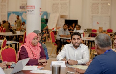 ކޮންޓެކްޓް ޓްރޭސިން: އެކަކު ވެސް ދޫވިޔަ ނުދޭ