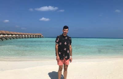 ހަނީމޫނަށް އައިސް ރާއްޖޭގައި ތާށިވެ އިތުރުވީ ލޯބި!