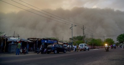 އިންޑިއާގެ ސްޓޭޓްތަކަކަށް ވެލީގެ ތޫފާނެއް އަރައި ގިނަ ބަޔަކު މަރުވުމުން ރާއްޖެއިން ހަމްދަރުދީގެ މެސެޖެއް ފޮނުވައިފި