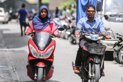 ކުރިން ފަހަތުގައި މިހާރު ކުރީގައި، މިގޮތް ވެސް ސަޅި!