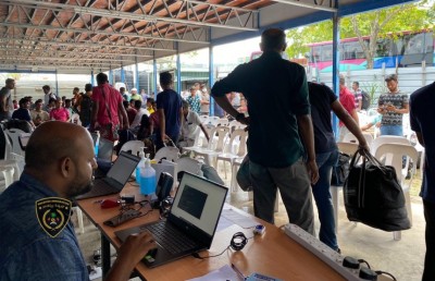 ތޮއްޖެހިގެން އުޅޭ ބިދޭސީން އެކި ތަންތަނަށް ބަދަލުކުރަން ފަށައިފި