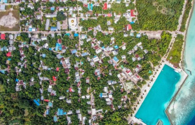 ތޮއްޑޫގައި އަންހެނަކާއި ކުޑަކުއްޖަކާއި ފުލުހަކަށް އަނިޔާކުރި މީހަކު ހައްޔަރުކޮށްފި