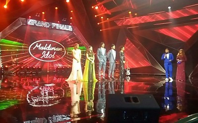 މޯލްޑިވިއަން އައިޑަލްގެ ގަދަ ތިނެއްގައި ތިން އަންހެން ބައިވެރިން