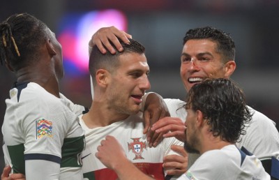 ސްވިޒަލެންޑުން ސްޕެއިން ބަލިކޮށްފި، ޕޯޗުގަލް ކުރީގައި