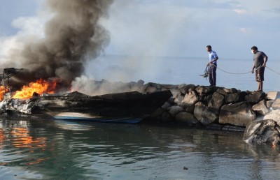 މަހިބަދޫ ބަނދަރުގައި އަޅާފައި އޮތް ފަސް ލޯންޗަކާއި ދެ ޑިންގީއެއްގައި ރޯވެއްޖެ