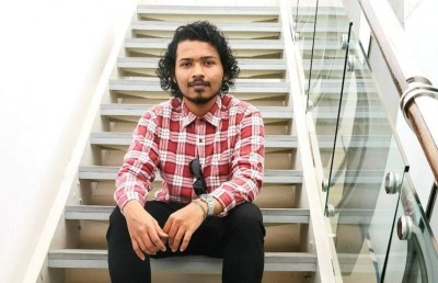 އަޒުހާން އެންމެ ފަހުން ފެނުނީ ހުޅުމާލެއިން ޓެކްސީއަކަށް އަރާތަން!