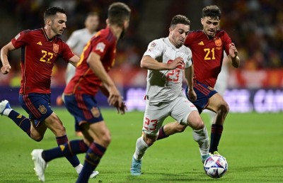 ސްވިޒަލެންޑުން ސްޕެއިން ބަލިކޮށްފި، ޕޯޗުގަލް ކުރީގައި