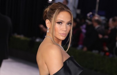 "ދަ ގޯޑްމަދާ" އަށް ޖެނިފާ ލޮޕޭޒް