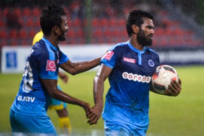 ފަހު ދިހަ މިނެޓްތެރޭ ދަގަނޑޭ ފުރިހަމަކުރި ހެޓްރިކާއެކު ނިއުއަށް ލީގު ޗެމްޕިއަންކަން