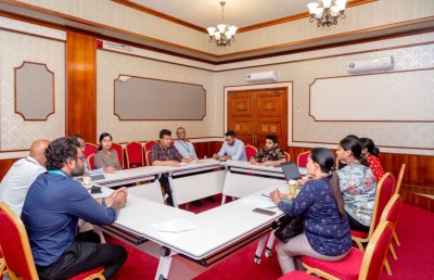 ޑޮކްޓަރުންގެ ދުވަސް: ދުވަހަކު ނުއުފުލާ ބޮޑު ޒިންމާއަކާ އެކު