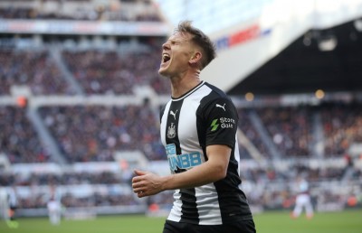 ނިއުކާސަލް ވިއްކާލުން: ބޮޑު ނުފޫޒަށް ކަޅިއެއް