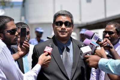 ކުށެއްގެ ތުހުމަތުގައި މައުމޫން ހަމީދު ފުލުސް އޮފީހަށް ހާޒިރުވާން އަންގައިފި